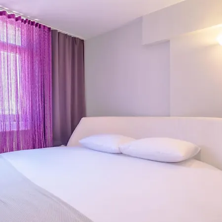 Apartment Colorful And Flat With Balcony In Kadikoy