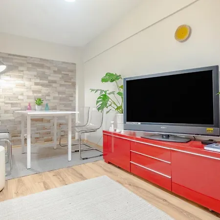 Colorful And Flat With Balcony In Kadikoy
