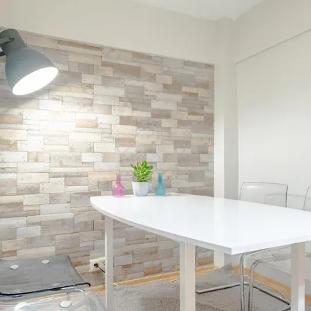 Colorful And Flat With Balcony In Kadikoy *