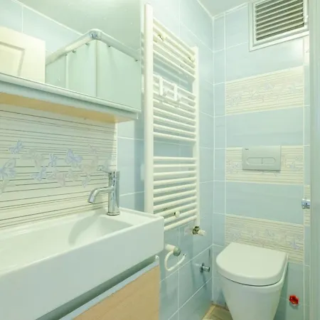 Colorful And Flat With Balcony In Kadikoy * Istanbul